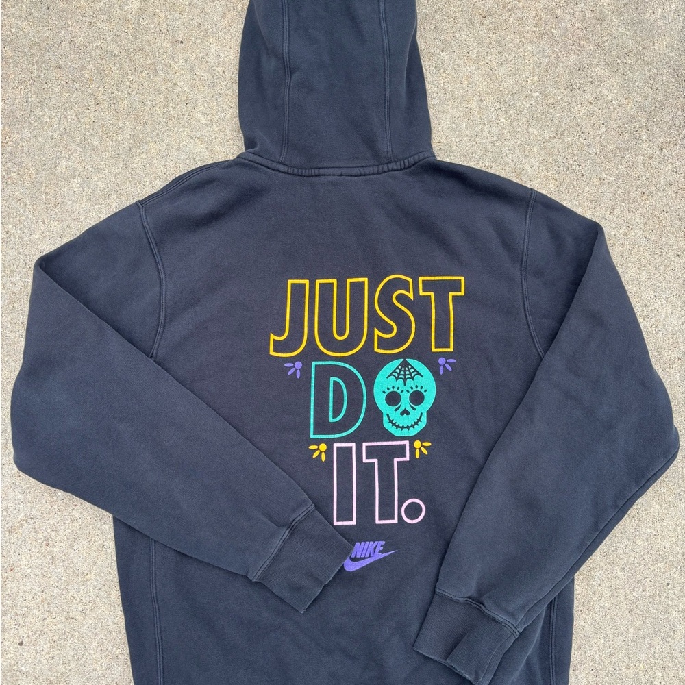 Black Nike hoodie with skull graphic Dia De los Muertos Mexican pride Size L